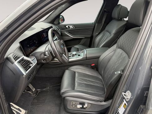 Certified 2025 BMW X7 M60i image 2