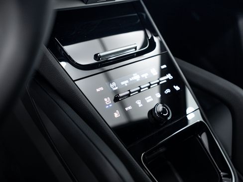 Certified 2025 Porsche Cayenne S AWD/4WD image 14