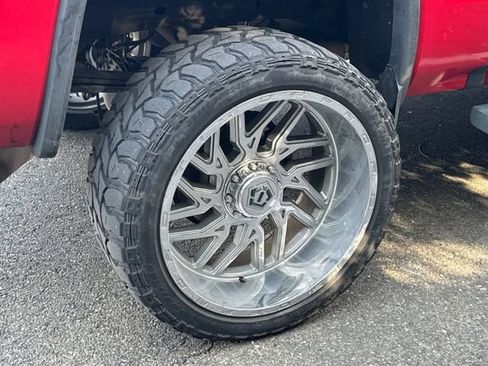 Used 2018 GMC Sierra 1500 SLT w/ SLT Preferred Package AWD/4WD image 4