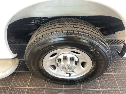 Used 2025 Chevrolet Express 2500 w/ Driver Convenience Package RWD image 6
