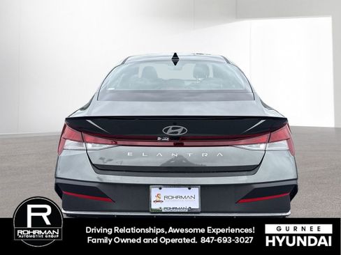 Certified 2025 Hyundai Elantra Sport image 8