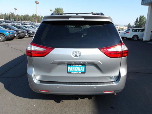 Used 2017 Toyota Sienna XLE w/ XLE Navigation Package AWD/4WD image 4