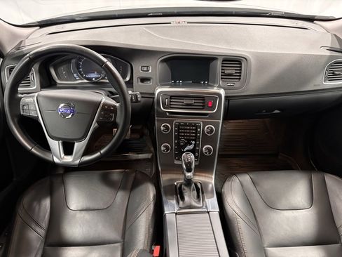 Used 2016 Volvo V60 T5 Cross Country w/ Convenience Package image 2