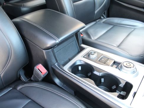 Used 2022 Ford Explorer XLT w/ Equipment Group 202A image 25