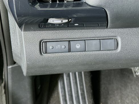 Used 2024 Nissan Pathfinder SV FWD image 17