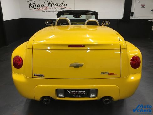 Used 2003 Chevrolet SSR w/ Preferred Equipment Group image 9