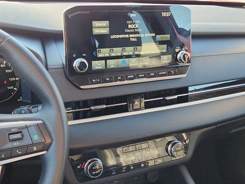 Used 2024 Mitsubishi Outlander SEL image 16