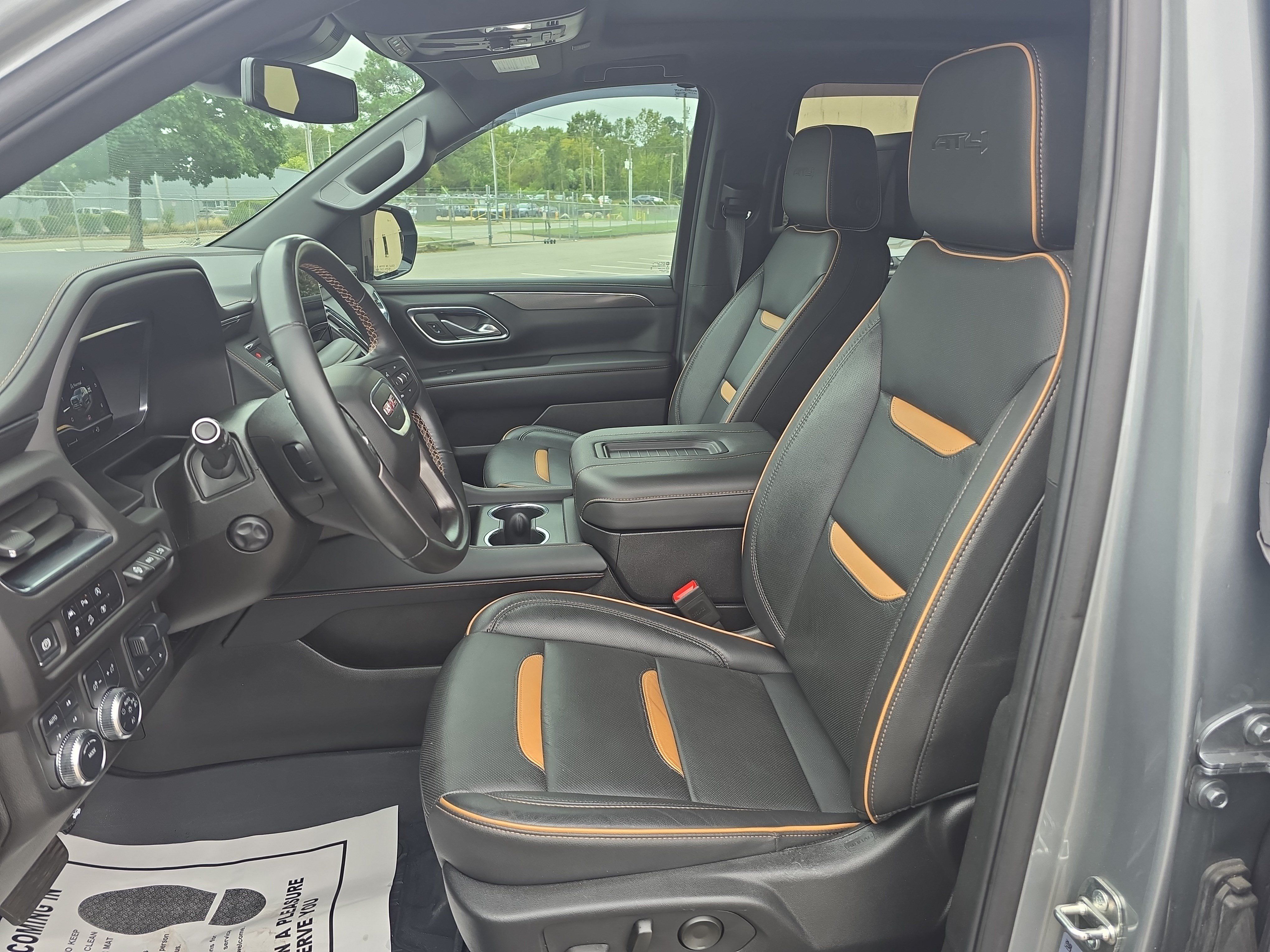 Used 2024 GMC Yukon XL AT4 w/ Technology Package AWD/4WD image 15