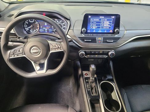 Used 2024 Nissan Altima 2.5 SV FWD image 22