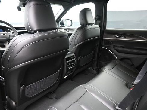 New 2026 Jeep Grand Cherokee Limited RWD image 17