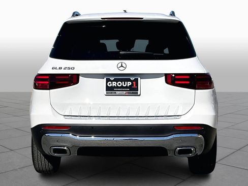 Used 2026 Mercedes-Benz GLB 250 image 5