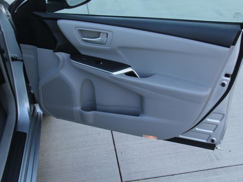 Used 2016 Toyota Camry LE image 26