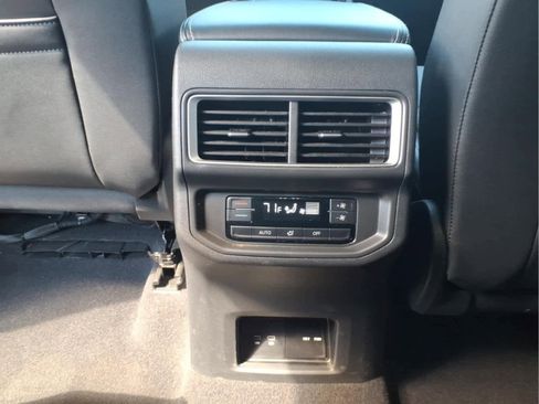 Used 2024 Volkswagen Atlas SE AWD/4WD image 29