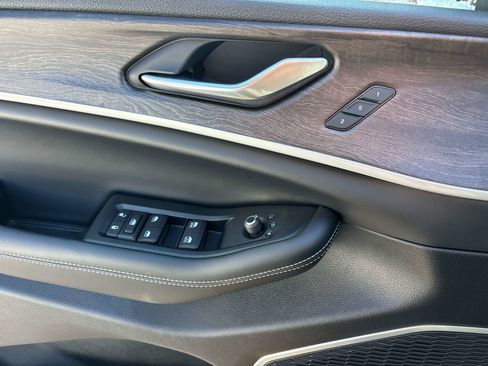 New 2026 Jeep Grand Cherokee Limited image 9