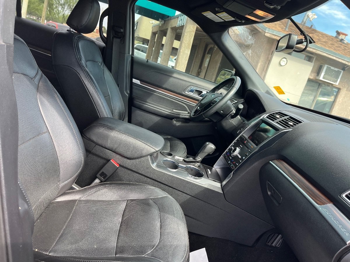 Used 2019 Ford Explorer Limited w/ Class III Trailer Tow Package FWD image 19