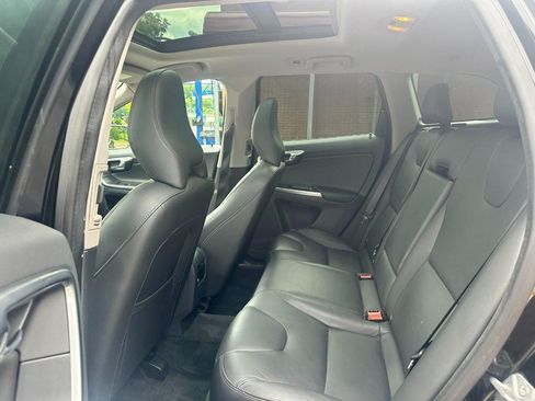 Used 2016 Volvo XC60 T5 Premier w/ Proximity Package FWD image 9