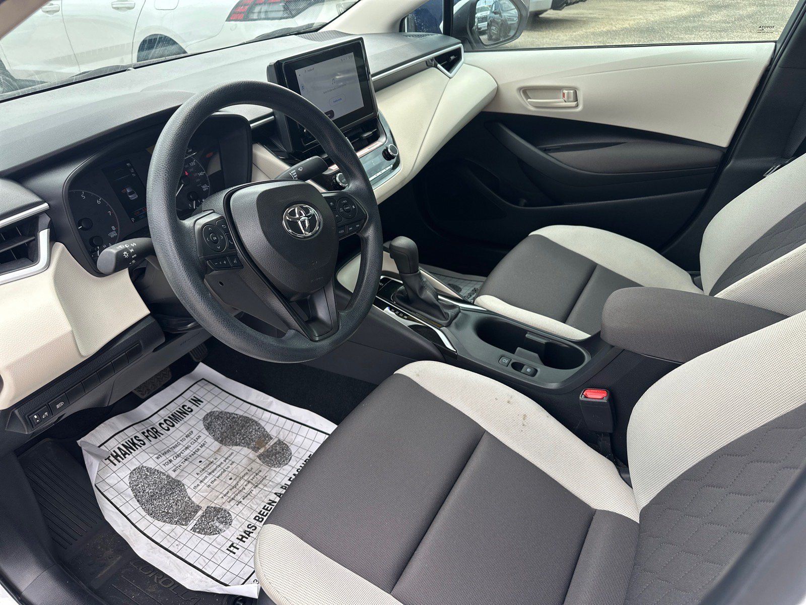 Used 2025 Toyota Corolla LE FWD image 9