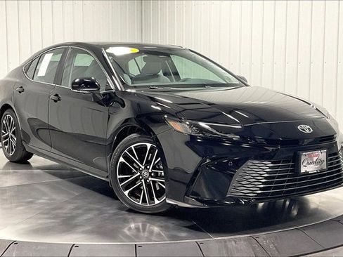 Certified 2025 Toyota Camry XLE w/ Premium Plus Package image 3