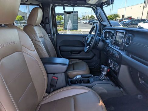 Used 2022 Jeep Wrangler Unlimited Sahara AWD/4WD image 31