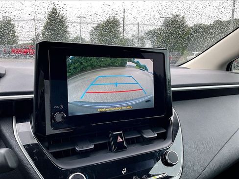 Used 2024 Toyota Corolla LE FWD image 19