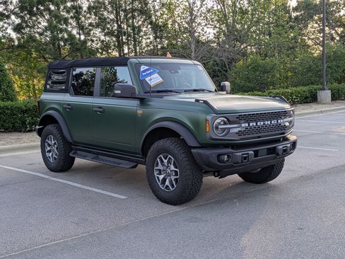 Certified 2025 Ford Bronco Badlands w/ Matte Film Protection Package AWD/4WD image 2