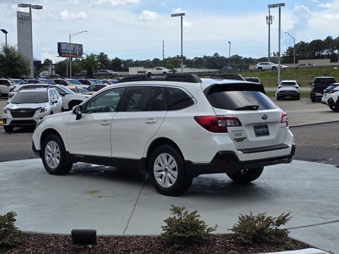 Used 2018 Subaru Outback 2.5i Premium AWD/4WD image 4