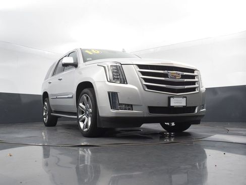 Used 2016 Cadillac Escalade Luxury image 47