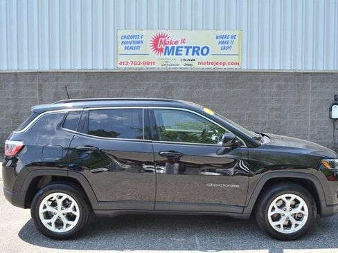 Used 2024 Jeep Compass Latitude AWD/4WD image 9