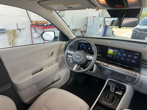 Used 2025 Hyundai Kona SEL image 34