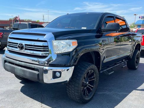 Used 2017 Toyota Tundra SR5 image 4