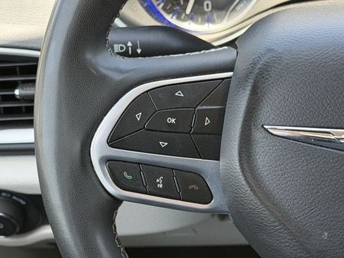 Used 2022 Chrysler Pacifica Touring-L FWD image 12