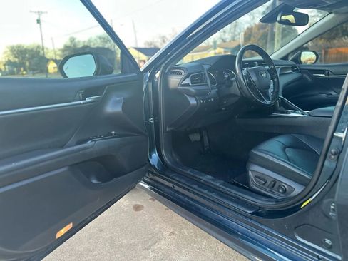 Used 2020 Toyota Camry XSE image 9