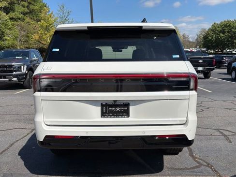 New 2025 Lincoln Navigator Reserve image 17