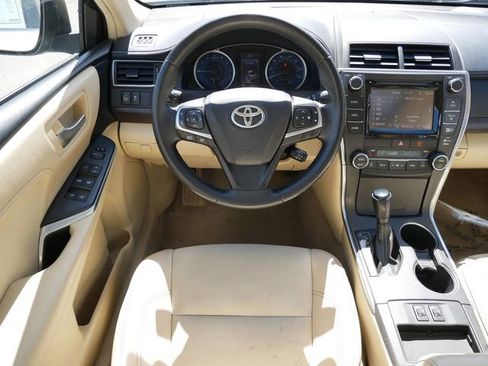 Used 2015 Toyota Camry XLE w/ Moonroof Package FWD image 11