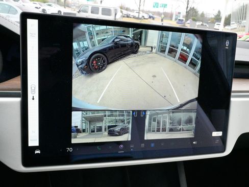 Used 2022 Tesla Model X image 28