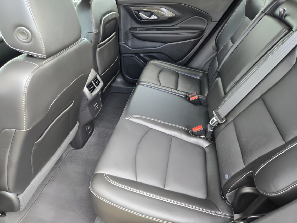 Used 2024 GMC Terrain SLT AWD/4WD image 29