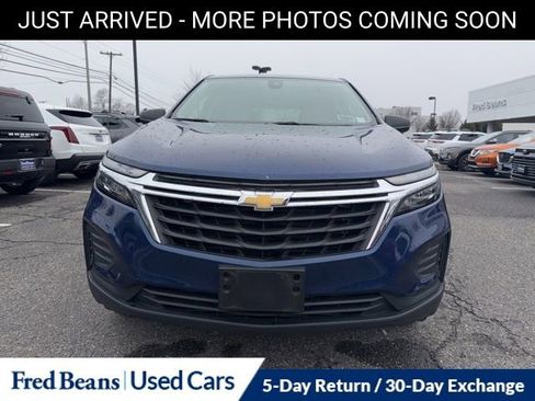 Used 2022 Chevrolet Equinox LS w/ LS Convenience Package image 2