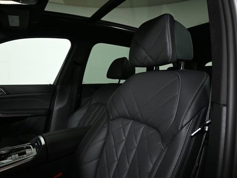 Certified 2025 BMW X5 xDrive50e w/ M Sport Package image 17