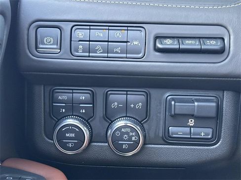 Used 2023 GMC Yukon Denali Ultimate image 25