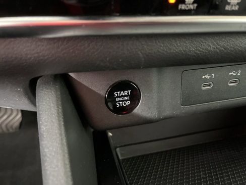 Used 2024 Nissan Rogue SV image 33