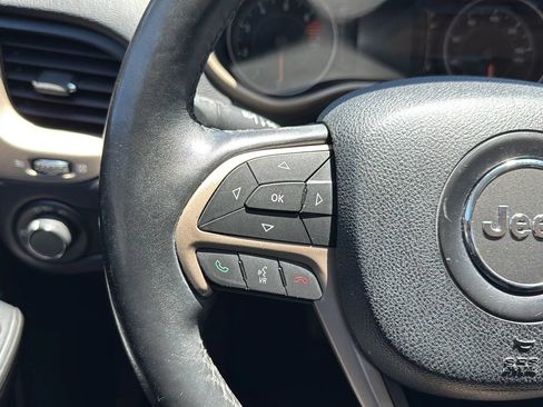 Used 2017 Jeep Cherokee Sport w/ Cold Weather Group FWD image 30