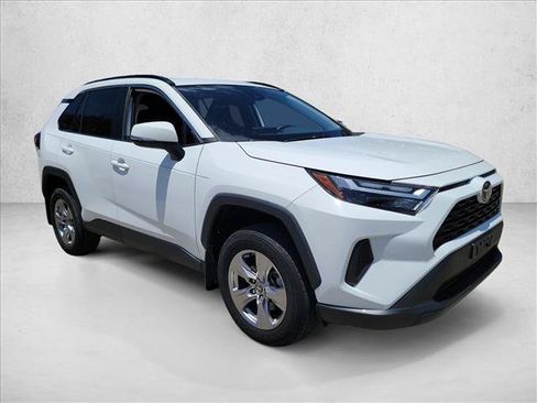 Used 2022 Toyota RAV4 XLE w/ Convenience Package FWD image 3