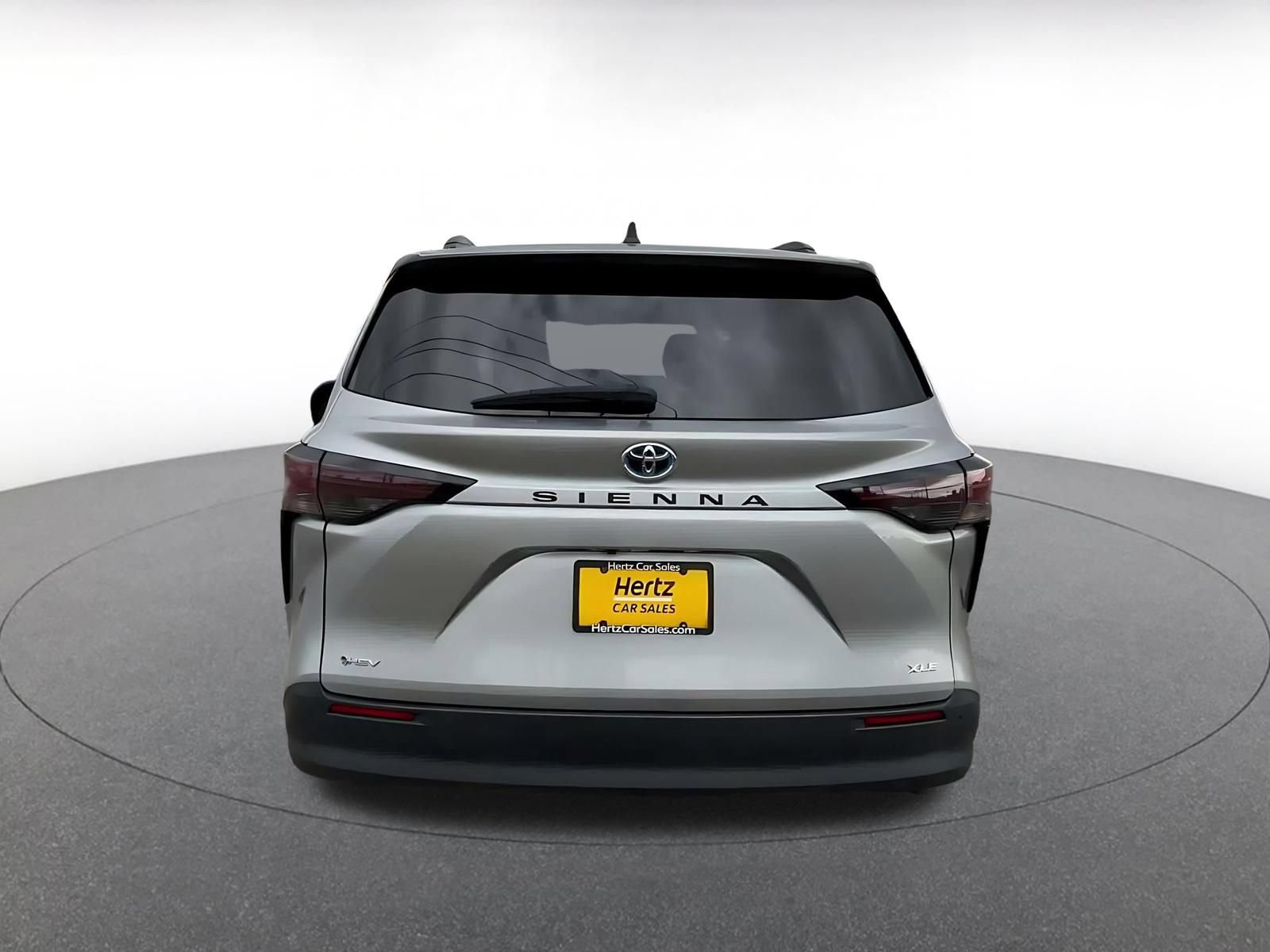 Used 2025 Toyota Sienna XLE FWD image 12