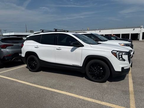 Used 2023 GMC Terrain SLT w/ Tech Package FWD image 5