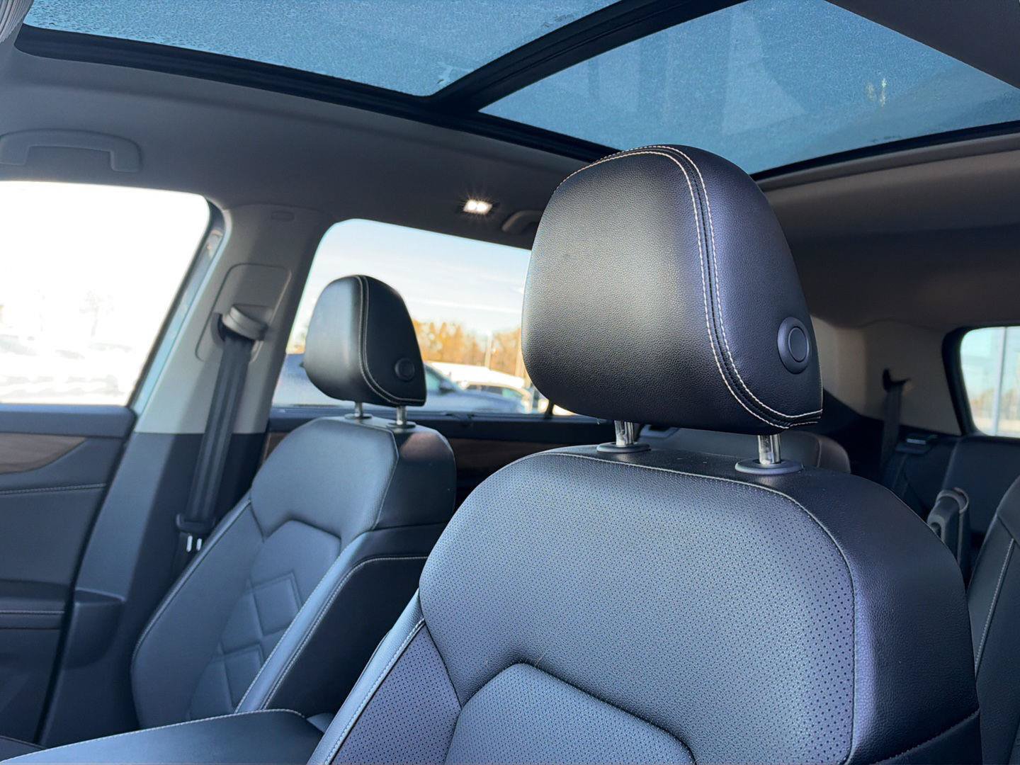 Used 2024 Volkswagen Atlas SE AWD/4WD image 7