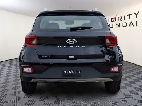 Certified 2025 Hyundai Venue SEL FWD image 5