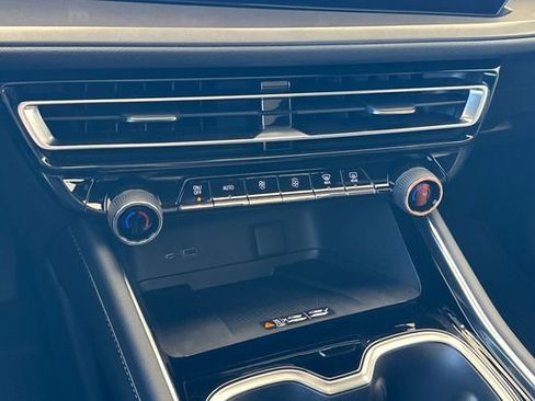 New 2026 Chevrolet Traverse LT w/ Sun and Wheel Package FWD image 30