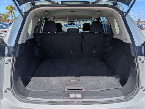Used 2025 Nissan Rogue S FWD image 9