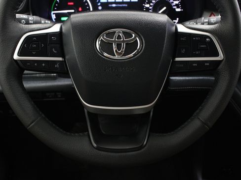 Used 2026 Toyota Sienna XLE FWD image 25
