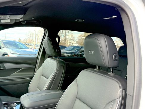 Certified 2025 Buick Enclave Sport Touring image 21